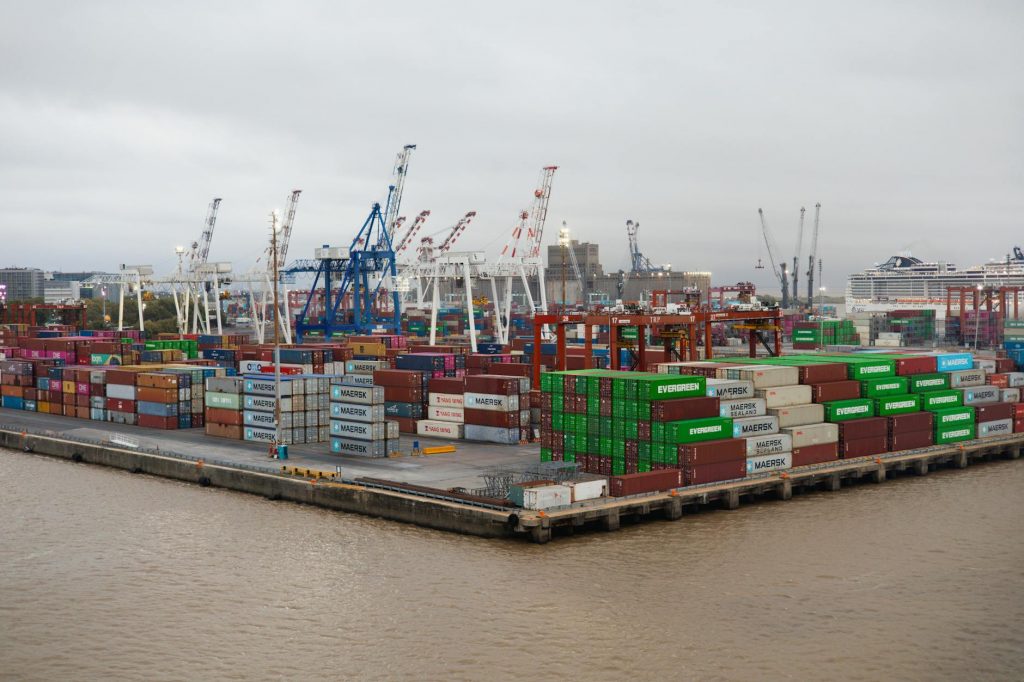 Shipping containers and cargo mode comparison for ocean freight