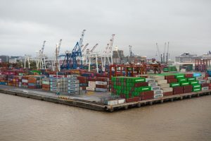 Shipping containers and cargo mode comparison for ocean freight