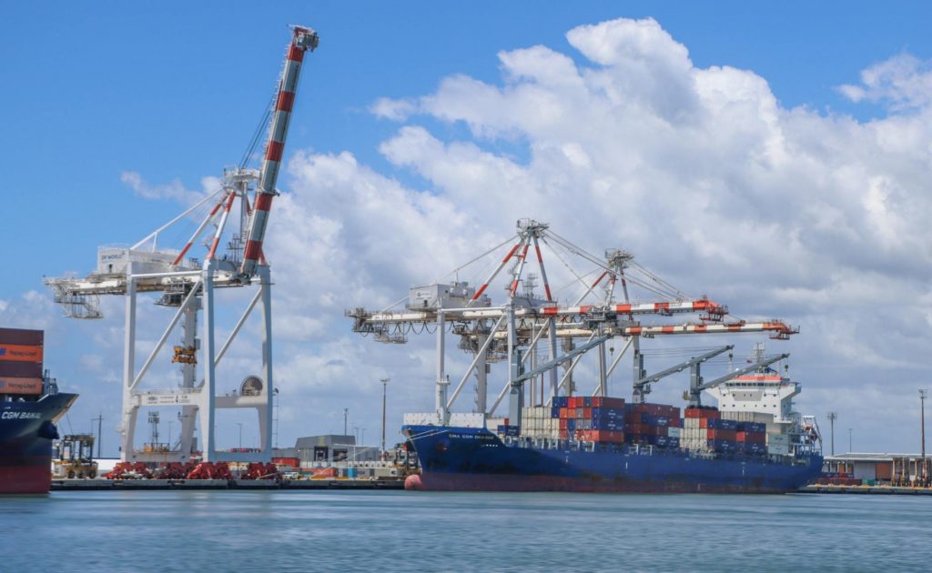 Container ship at Port of Brisbane for an article about network alternatives for Australia and New Zealand freight forwarders