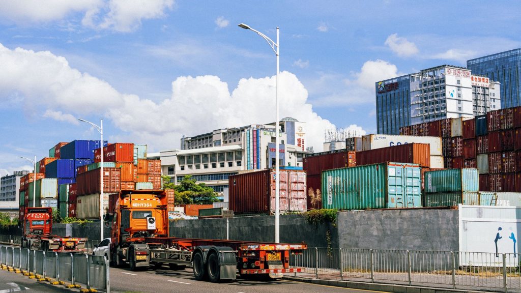 North American freight forwarders reviewing USMCA logistics routes, containers, and cross-border partner coverage